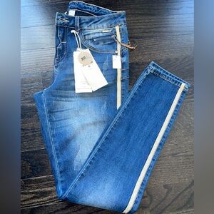 Cream brand classic Blue Skinny Jeans for Women size 28. BNWT
